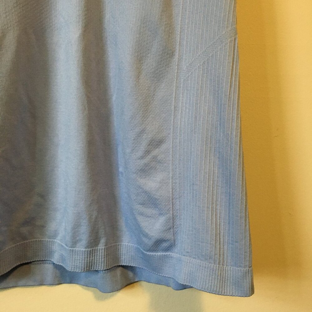 Old Navy Active Pale Periwinkle Blue Textured Racerback Tank XL - Picture 6 of 12